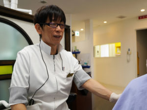 林歯科医師による治療の説明